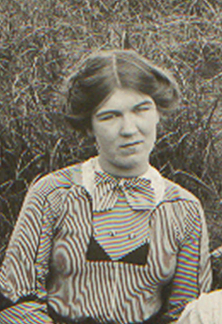 A vintage photo of a group of people posing for the camera
Description automatically generated